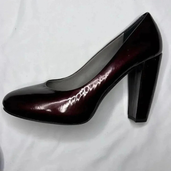 Theory patent leather size 38 1/2 burgundy heels - Picture 1 of 5